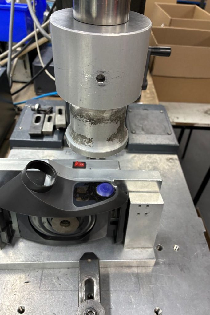 Ultrasonic welding machine